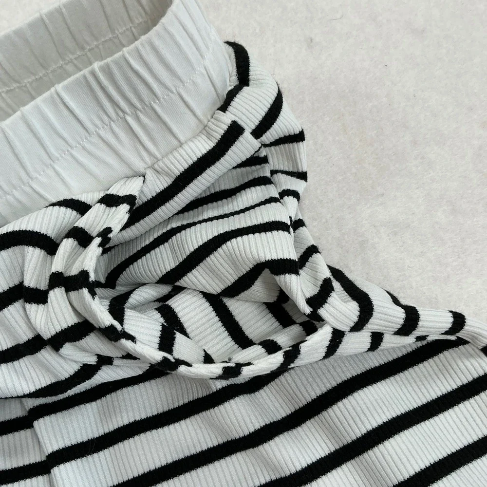 Womens White Black Striped Ribbed Knit Lounge Shorts Pockets Size M